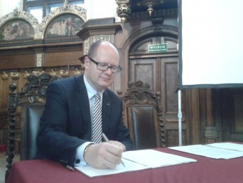 thumb adamowicz