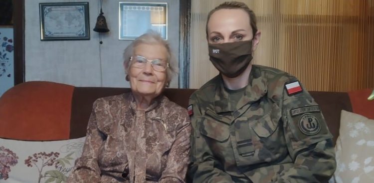 Elżbieta Tatarkiewicz-Skrzyńska i kapral Agnieszka Szenk (Fot. Radio Gdańsk/Kacper Kowalik)