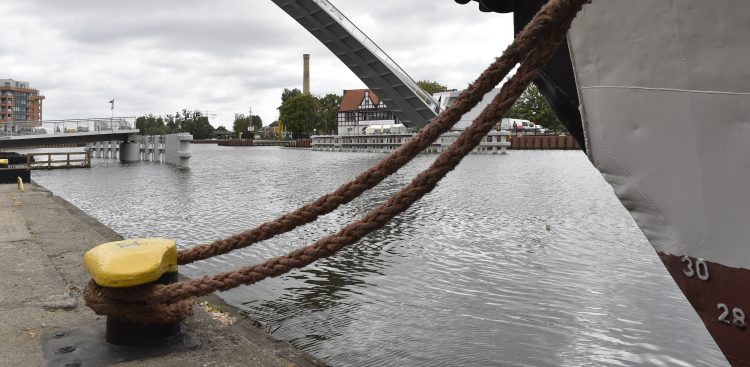 Kładka nad Motławą w Gdańsku. Rybackie Pobrzeże (Fot. Maciej Kosycarz / KFP)