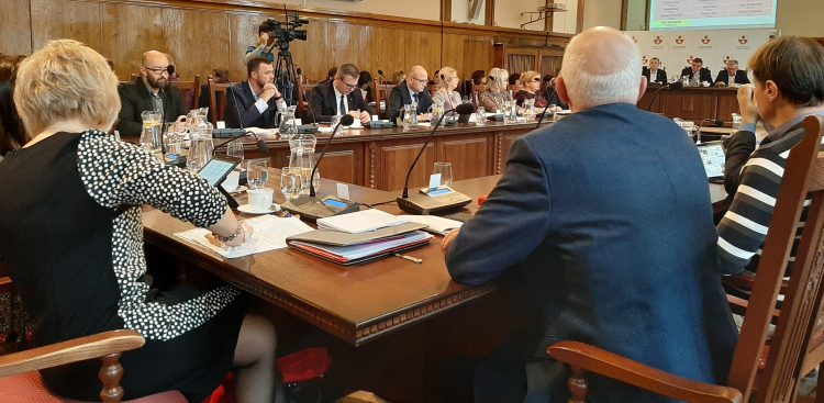 Na zdjęciu: sala obrad w UM w Elblągu (fot. Radio Gdańsk/Marek Nowosad)