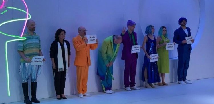 W Teatrze Wybrzeże spektakle kończą się gestami poparcia dla walczącej Ukrainy
(Fot. Facebook/Teatr Wybrzeże)