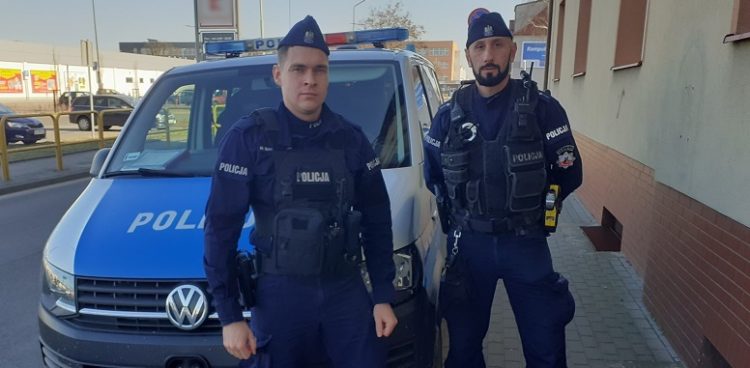 Nz. policjanci, którzy udzielili pomocy (Fot. KPP Lębork)