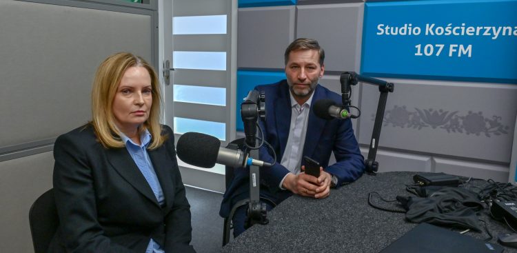 Nz. starosta kościerski – Alicja Żurawska oraz
burmistrz Kościerzyny – Michał Majewski (Fot. Radio Gdańsk/Grzegorz Armatowski)