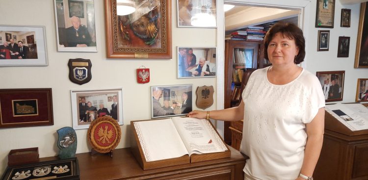 Monika Urbanowicz, kustosz Muzeum ks. Józefa Obrembskiego w Mejszagole (fot. Michał Rzepiak)