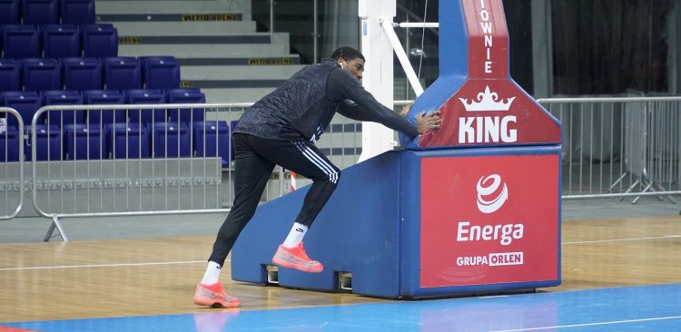 Marcus Lewis ćwiczy w Netto Arena dzień przed sobotnim meczem (Fot. Patryk Przyborowski, stk.czarnislupsk.pl)