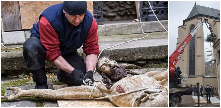 Demontaż rzeźby Chrystusa z Katedry Ormiańskiej i zabezpieczanie witraży w Katedrze Łacińskiej we Lwowie (fot. PAP/Vitaliy Hrabar/Katarzyna Łoza)
