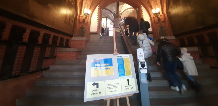 Kolejka obywateli Ukrainy chcących uzyskać numer PESEL (Fot. Radio Gdańsk/Przemysław Woś)