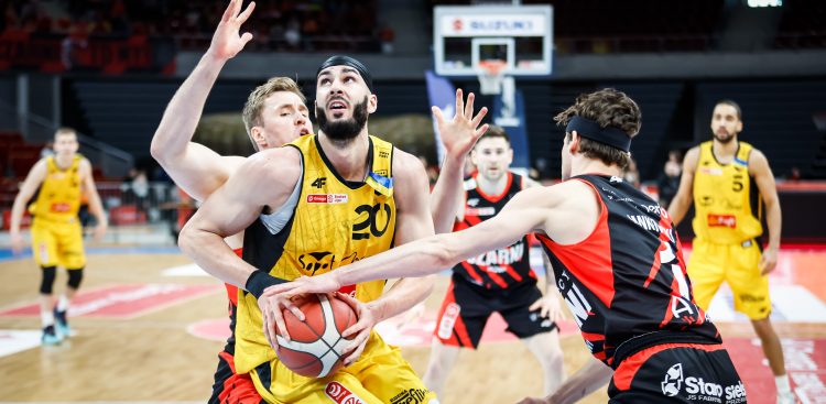 Sopot, 20.03.2022 EKSTRAKLASA PLK KOSZYKOWKA MEZCZYZN MECZ Trefl Sopot - Czarni Slupsk  POLISH BASKETBALL LEAGUE GAME Trefl Sopot - Czarni Slupsk NZ Joshua Sharma , (Fot. WOJCIECH FIGURSKI / 400mm.pl)