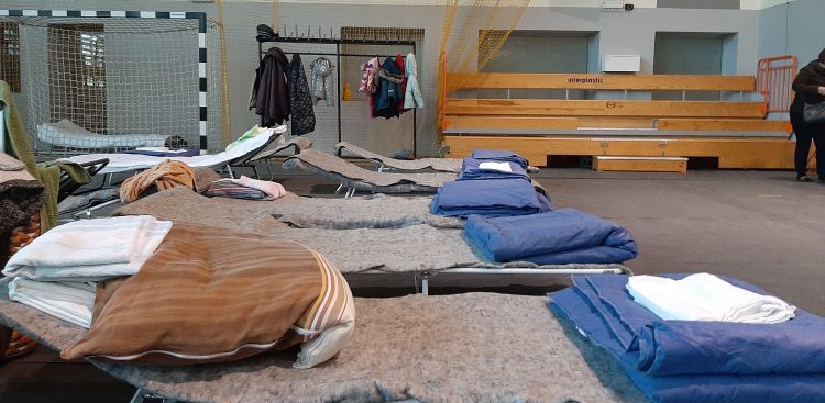 Sala przygotowana na czasowy pobyt dla uchodźców (Fot. Radio Gdańsk/Przemysław Woś)