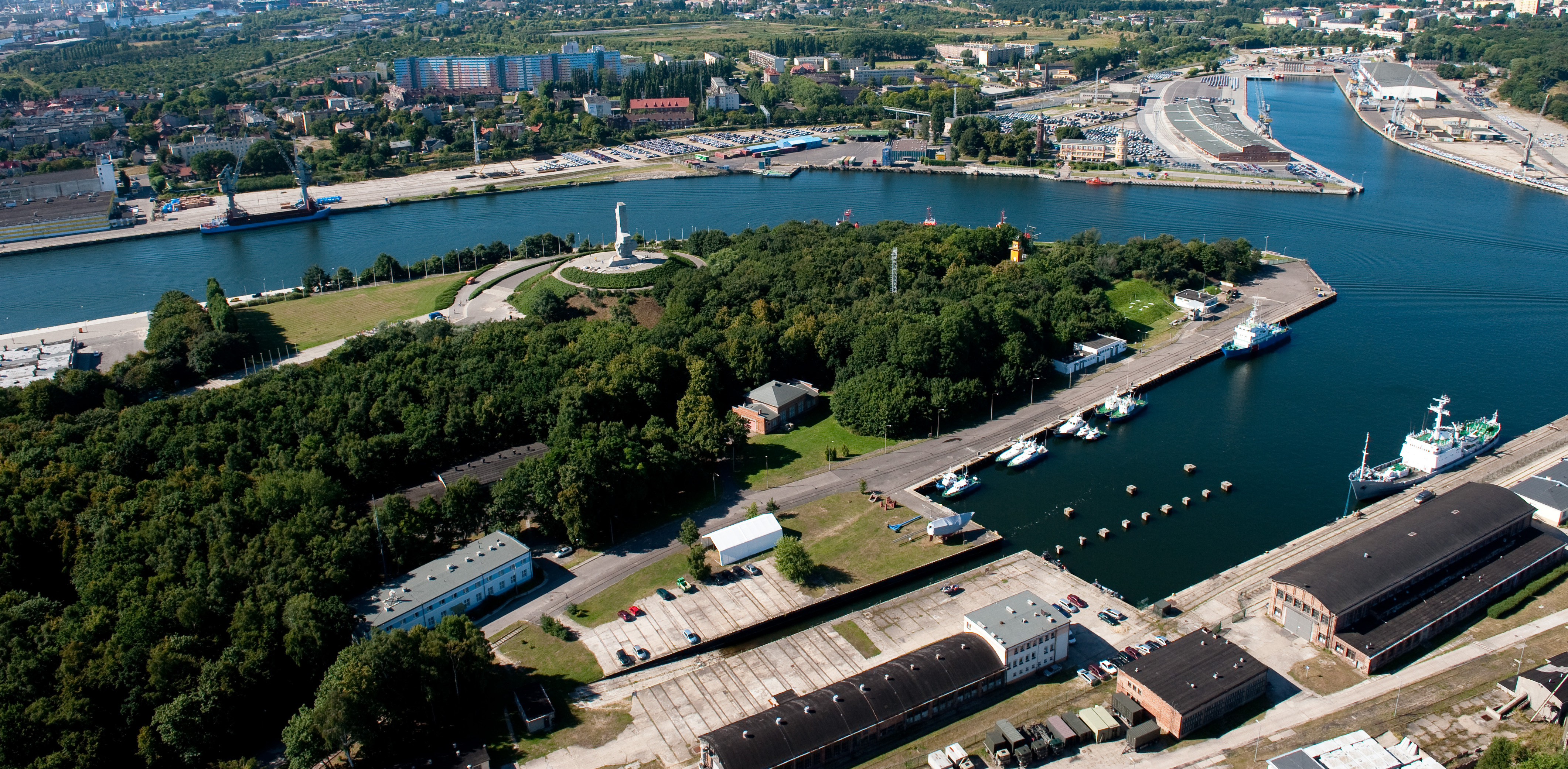 Autobus dowiezie nas między innymi na Westerplatte (fot. Agencja KFP/Kacper Kowalski)