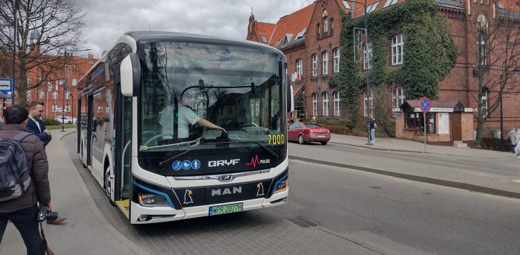 Autobus elektryczny testowany w Tczewie w 2022 r. (fot. Radio Gdańsk/Hanna Brzezińska)