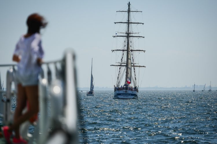 Gdynia, 19.06.2021. Żeglarska Parada Świętojańska z okazji Święta Morza (fot. Radio Gdańsk/Roman Jocher)
