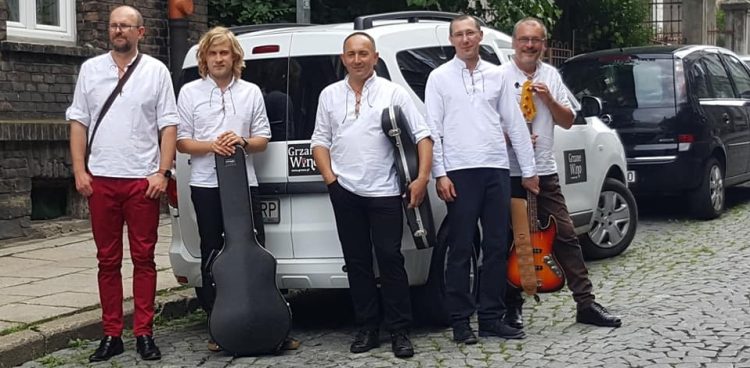 (Fot. Facebook.com/Grzane Wino - Zespół)