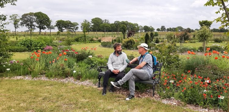 Włodzimierz Raszkiewicz rozmawia z Pawłem Kaźmierskim (fot. Radio Gdańsk)