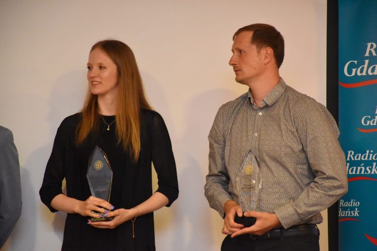 Gala Pick n'Roll w hotelu Grand Lubicz. Nz. koszykarka roku Magdalena Szymkiewicz i trener roku Mantas Cesnauskis. Fot. Patryk Przyborowski