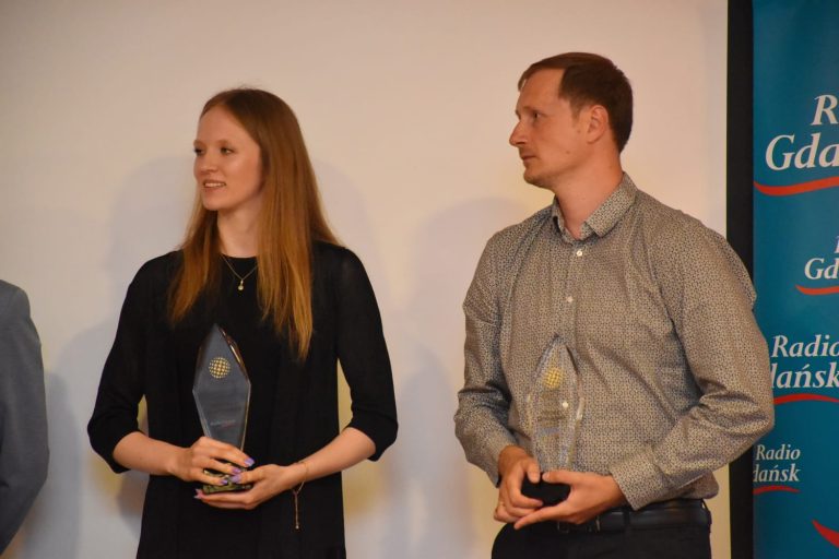 Gala Pick n'Roll w hotelu Grand Lubicz. Nz. koszykarka roku Magdalena Szymkiewicz i trener roku Mantas Cesnauskis. Fot. Patryk Przyborowski