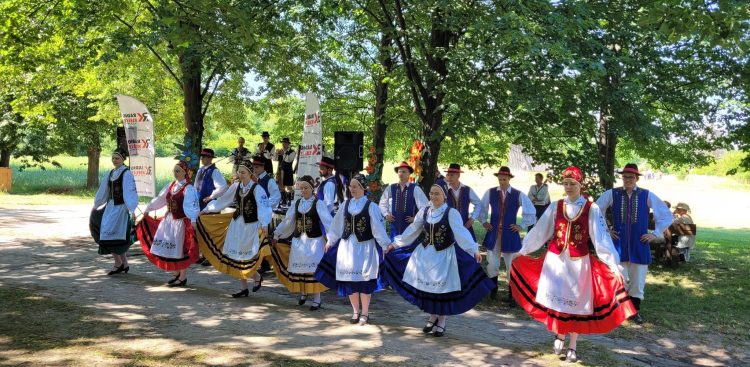 (Fot. Facebook.com/Kaszubski Zespół Pieśni i Tańca "Sierakowice")
