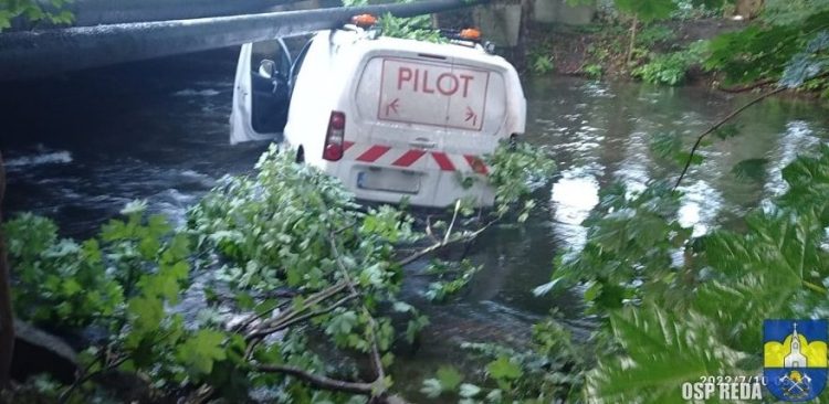 (Fot. Facebook.com/Ochotnicza Straż Pożarna w Redzie)