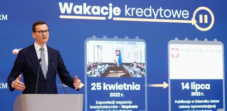 Premier Mateusz Morawiecki ogłasza szczegóły regulacji związanych z wakacjami kredytowymi (fot. Kancelaria Premiera)