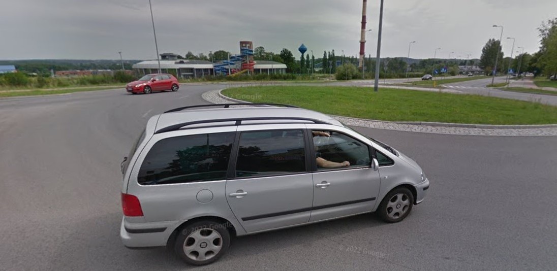 Fot. google street/ Rondo u zbiegu ulic Leszczyńskiego i Grunwaldzkiej.