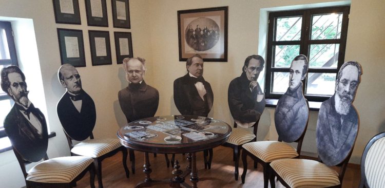 Spotkanie przyjaciół w podwileńskiej Borejkowszczyźnie. Od lewej: Teodor Tryplin, Stanisław Moniuszko, Eustachy Tyszkiewicz, Adam Honory Kirkor, Władysław Syrokomla, Józef Ignacy Kraszewski i Wincenty Korotyński (fot. Michał Rzepiak)