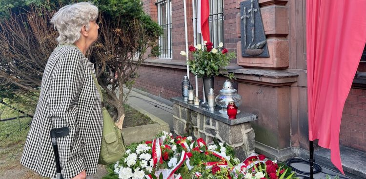 Na zdjęciu: Marta Szynagiel, córka i wnuczka osadzonych w Victoriaschule