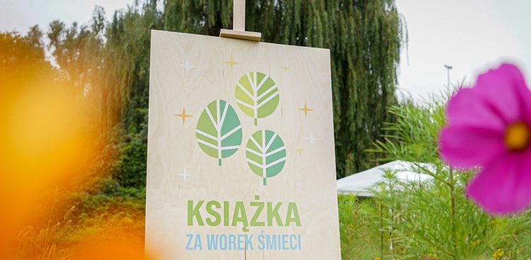 (Fot. Facebook/Książka za worek śmieci)