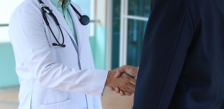 Co roku te podejście do profilaktyki trochę się zmienia - na plus. Ludzie zaczynają zdawać sobie sprawę, że jest to taka sama czynność jak codzienne mycie zębów, coroczne przedłużanie ubezpieczenia samochodu, przeglądy samochodu czy dbanie o innych członków rodziny (Fot. Pixabay.com)