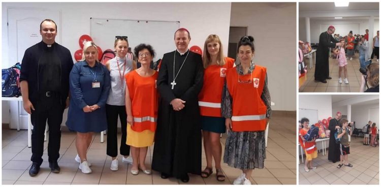 Akcja "Tornister pełen uśmiechu" (fot. Caritas Archidiecezji Gdańskiej)