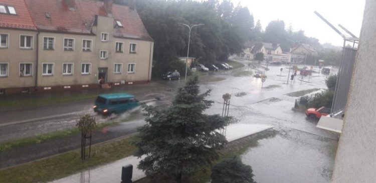 Fot. Przemysław Woś / Zalewana ulica Piłsudskiego