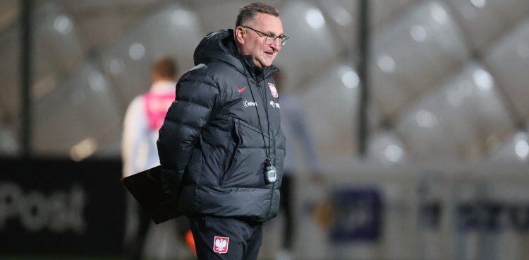 Selekcjoner reprezentacji Polski Czesław Michniewicz podczas treningu kadry w Warszawie (Fot. PAP/Leszek Szymański)