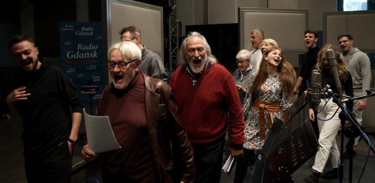 Realizacja słuchowiska radiowego pt „Kulig” na podstawie komedii Józefa Wybickiego, adaptacja: Henryk Rozen (fot. Radio Gdańsk/Roman Jocher)