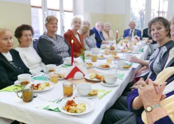 Fot. MOPR Słupsku / Jedna z wigilii w Bezpiecznej Przystani