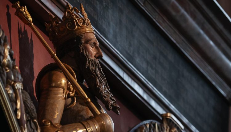 Dwór Artusa - Figura Kazimierza Jagiellończyka (fot. Radio Gdańsk/Roman Jocher)