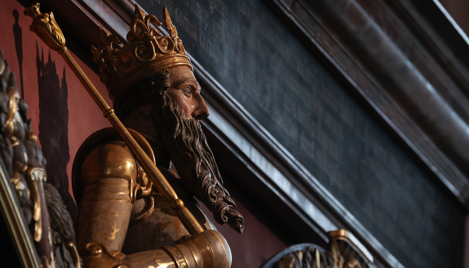 Dwór Artusa - Figura Kazimierza Jagiellończyka (fot. Radio Gdańsk/Roman Jocher)