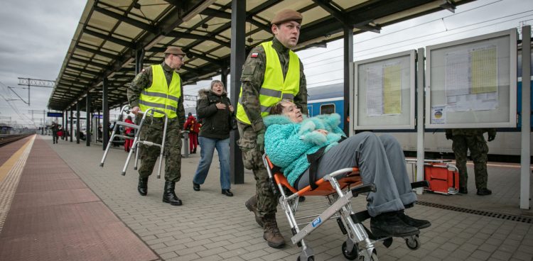 Pociąg specjalny przewożący uchodźców wojennych z Ukrainy (fot. KFP/Krzysztof Mystkowski)