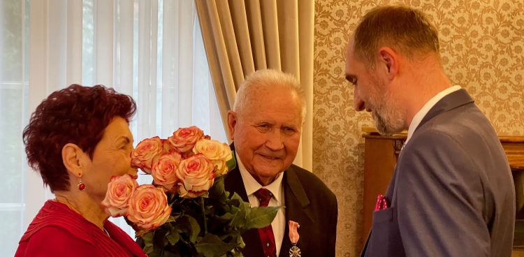 Nz. Edeltraut i Czesław Nowakowie oraz prezes Radia Gdańsk Adam Chmielecki (Fot. Radio Gdańsk/Marta Włodarczyk)