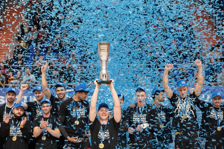 Lublin, 19.02.2023. Trefl Sopot z Pucharem Polski. Koszykarze Trefla zdobyli 19 bm. Puchar Polski. W fina³owym meczu turnieju w Lublinie pokonali Polski Cukier Start Lublin 91:80 i po raz siódmy w historii wywalczyli Puchar Polski. (mk) PAP/Wojtek Jargi³o