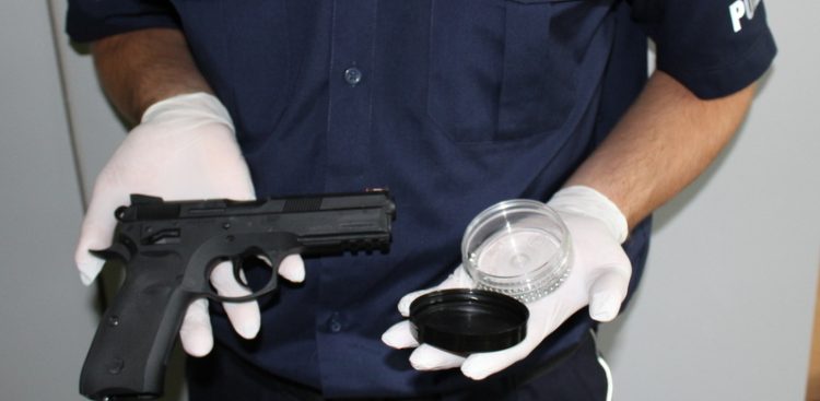 Zdjęcie ilustracyjne - pistolet pneumatyczny (Fot. policja.gov.pl)