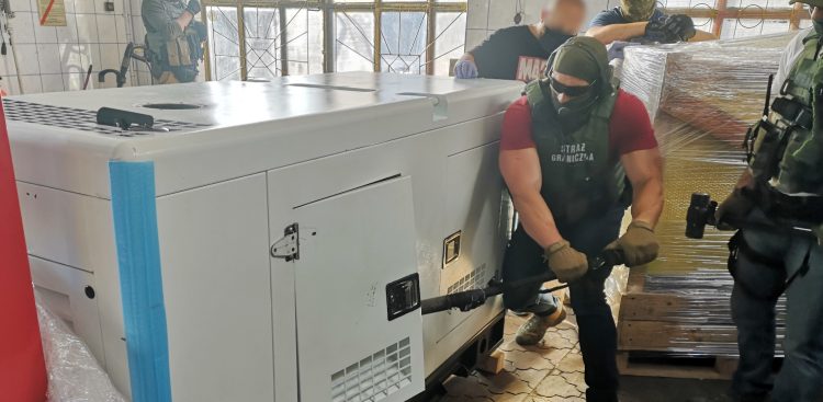 Służby odkryły marihuanę ukrytą w atrapach agregatów prądotwórczych (fot. MOSG)