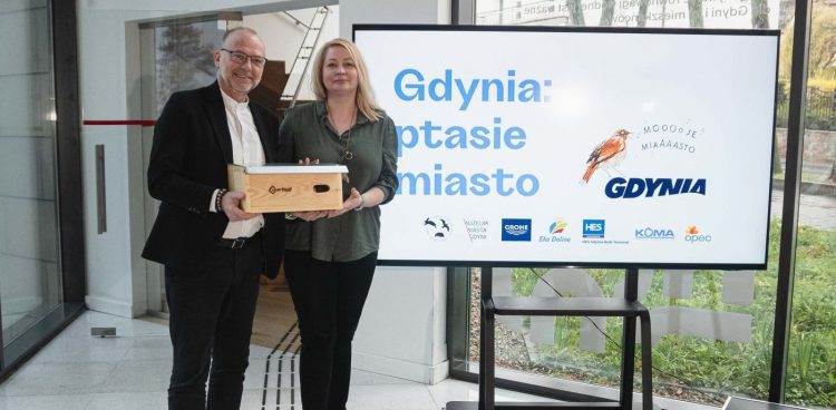 Na zdjęciu wiceprezydent Gdyni Michał Guć i prezes Spółdzielni Mieszkaniowej "Bałtyk” Karolina Gastoł (Fot. Gdynia.pl/Kamil Złoch)