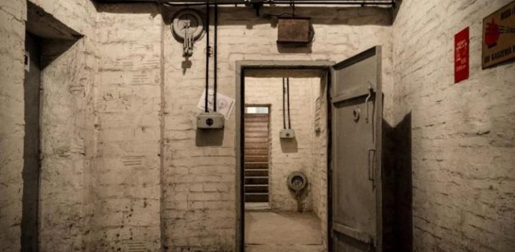 Schron w piwnicy domu, zdjęcie ilustracyjne (Fot. brpo.gov.pl)