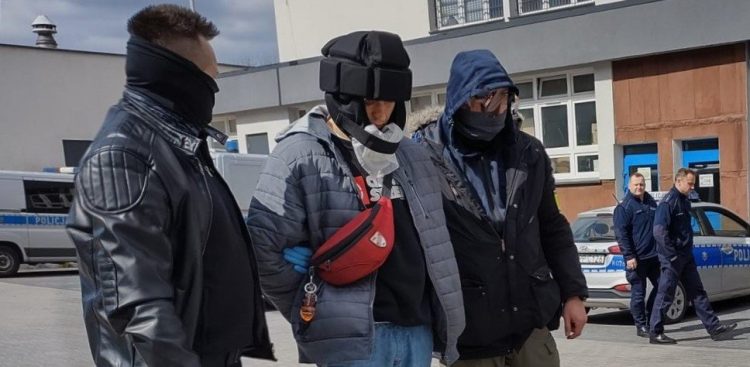 Dawid B., ojczym Kamila z Częstochowy, w trakcie zatrzymania (fot. KMP Częstochowa)