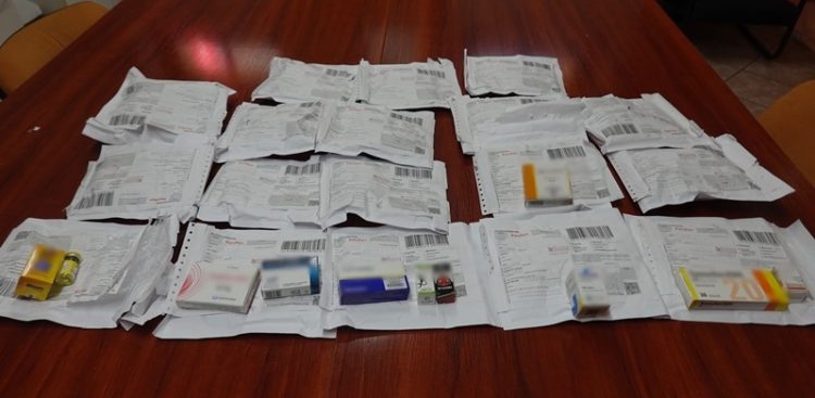 Zdjęcie ilustracyjne, anaboliki znalezione w przesyłkach pocztowych (fot. I US w Opolu)