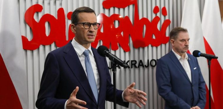 Zdjęcie ilustracyjne - premier Mateusz Morawiecki i przewodniczący Komisji Krajowej NSZZ „Solidarność” Piotr Duda (fot. Twitter/Kancelaria Premiera)