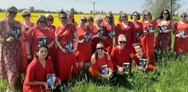 Pamiątkowe zdjęcie ze zjazdu miłośniczek twórczości Sylwii Kubik. (Fot. Sylwia Kubik)