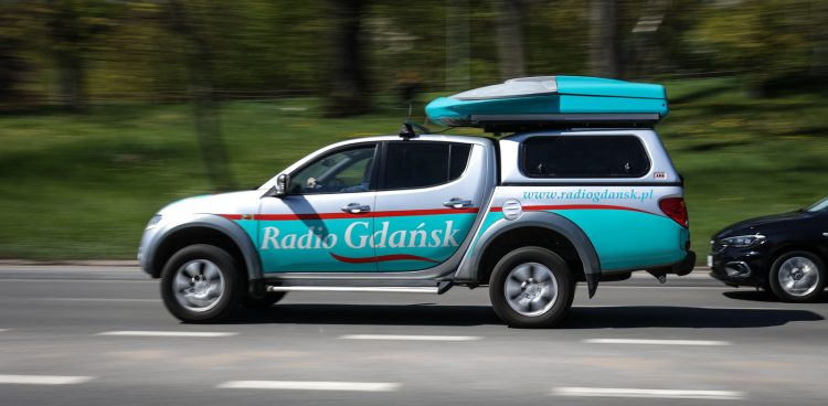 Nasz wóz transmisyjny w trasie podczas zakończenia długiej majówki (Fot. Radio Gdańsk/Roman Jocher)