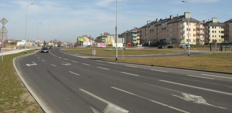 Gdańsk, ulica Świętokrzyska. Po prawej zabudowa Oruni Górnej (Fot. Wikipedia.org)