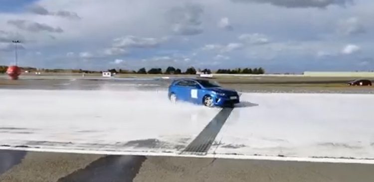 (Fot. screen Facebook.com/Szkoła Bezpiecznej Jazdy Tomasza Czopika)