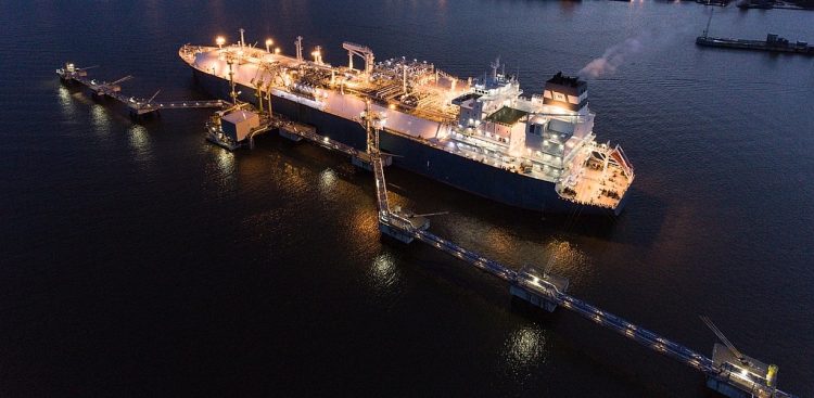 Pływający terminal LNG w Kłajpedzie (Fot. wikimedia commons)